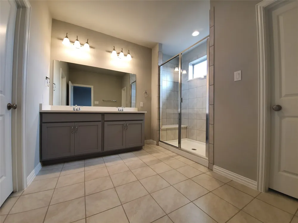 8266 Primrose Way Dallas, TX 75252