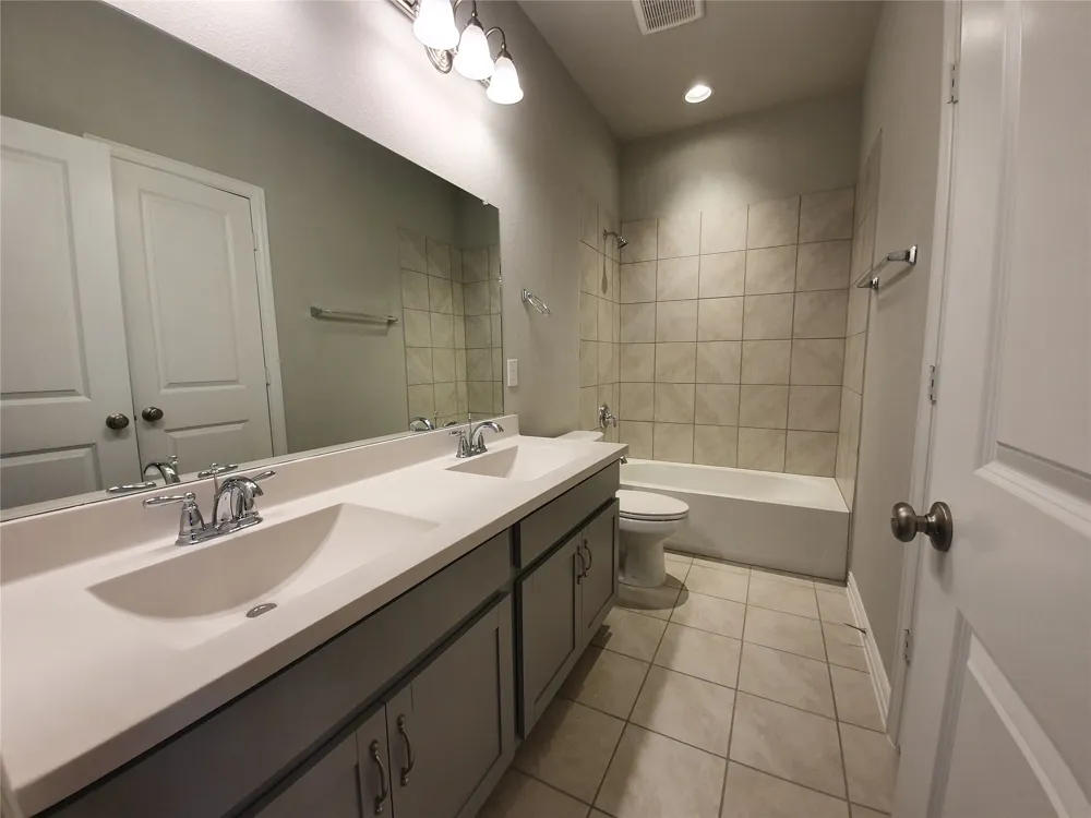 8266 Primrose Way Dallas, TX 75252