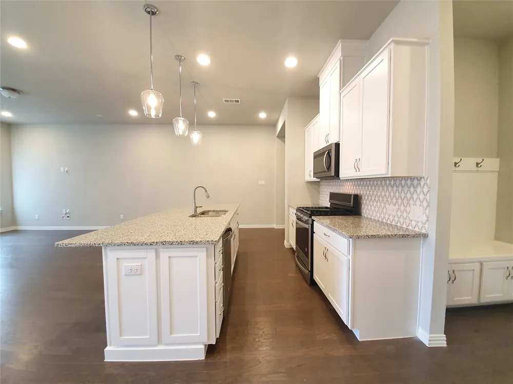 8266 Primrose Way Dallas, TX 75252