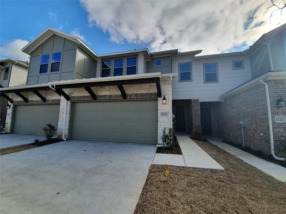 8266 Primrose Way Dallas, TX 75252
