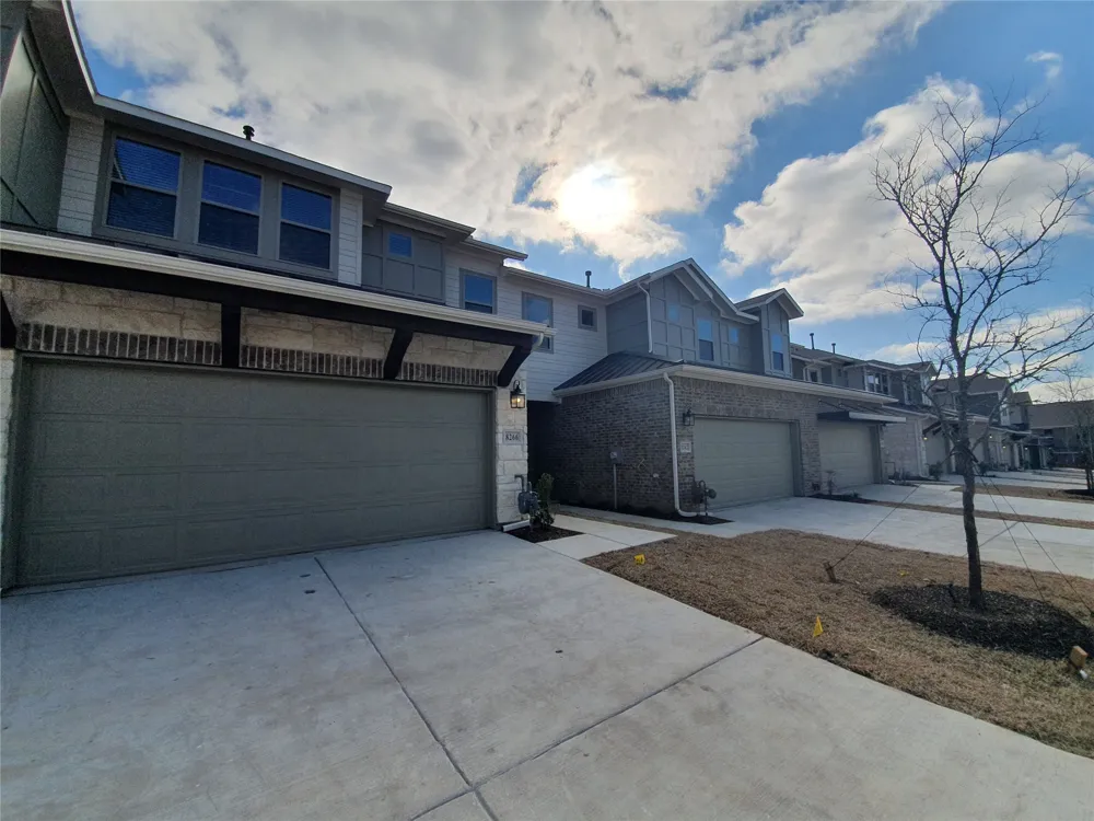 8266 Primrose Way Dallas, TX 75252