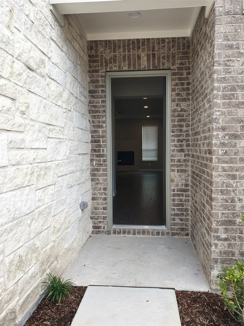 8266 Primrose Way Dallas, TX 75252