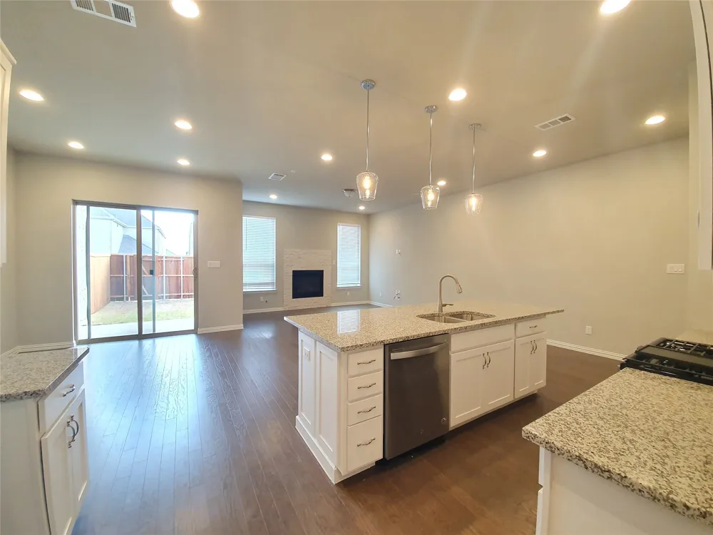 8266 Primrose Way Dallas, TX 75252