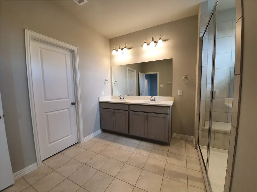 8266 Primrose Way Dallas, TX 75252