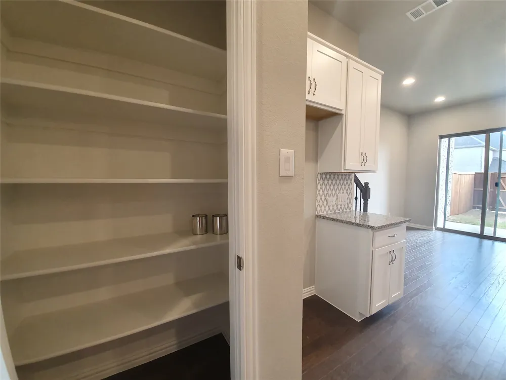 8266 Primrose Way Dallas, TX 75252