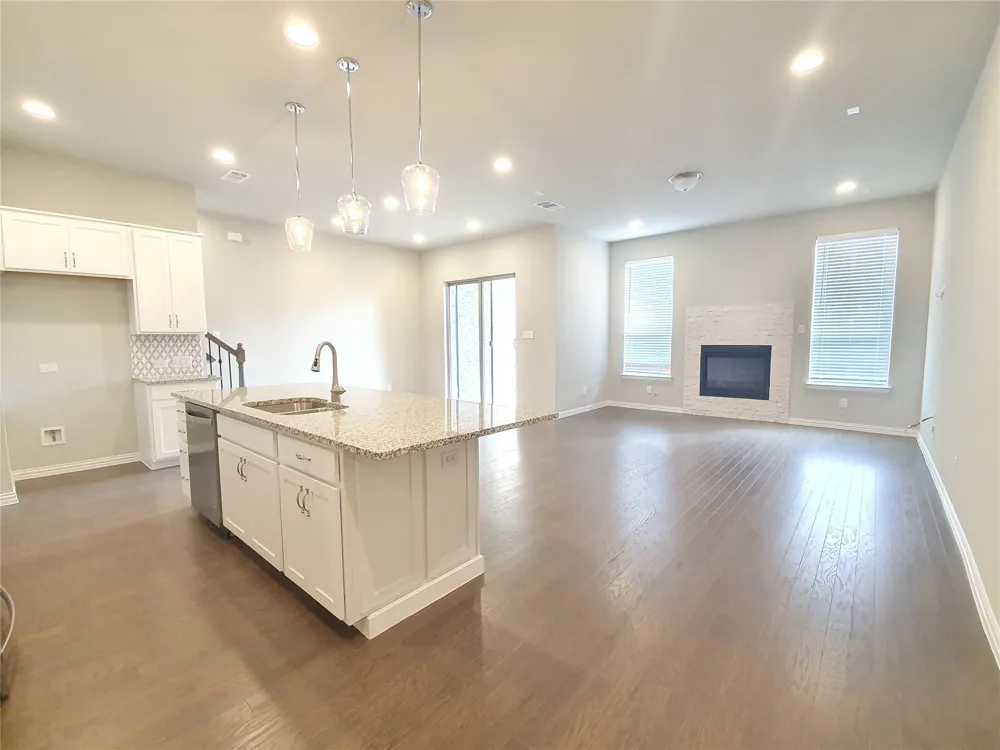 8266 Primrose Way Dallas, TX 75252