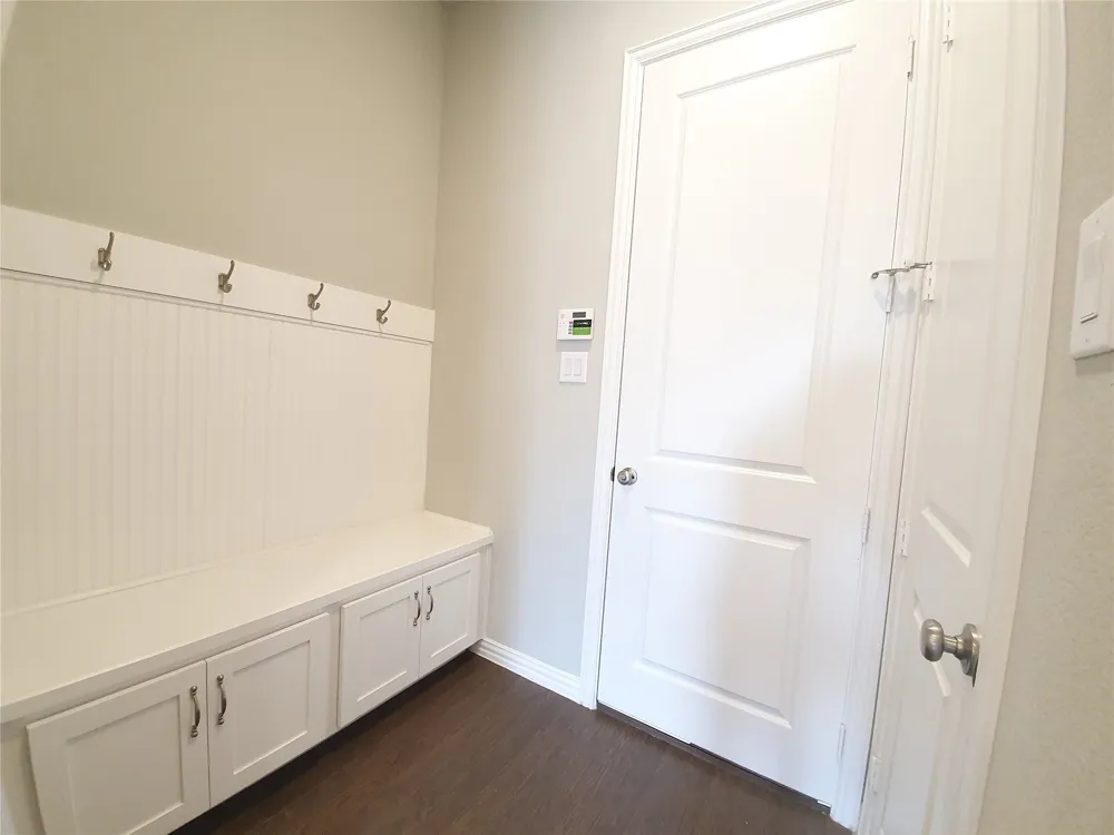 8266 Primrose Way Dallas, TX 75252
