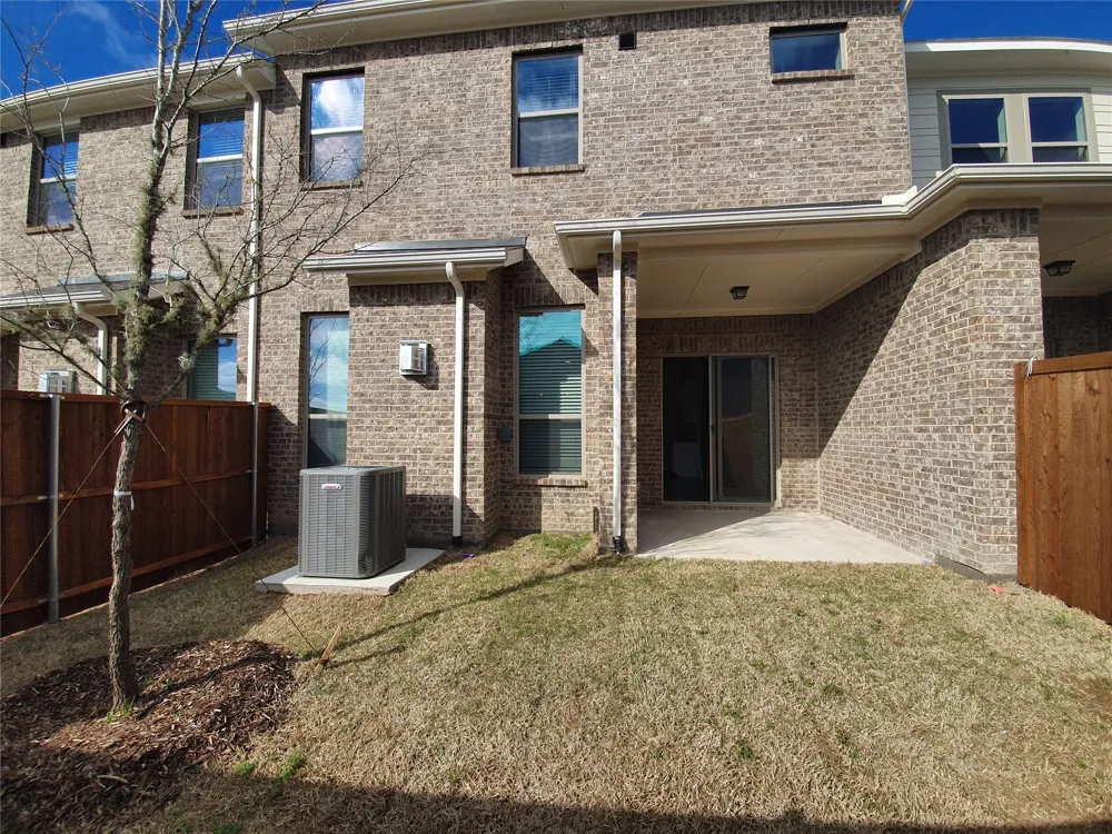 8266 Primrose Way Dallas, TX 75252