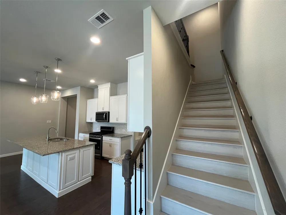 8266 Primrose Way Dallas, TX 75252