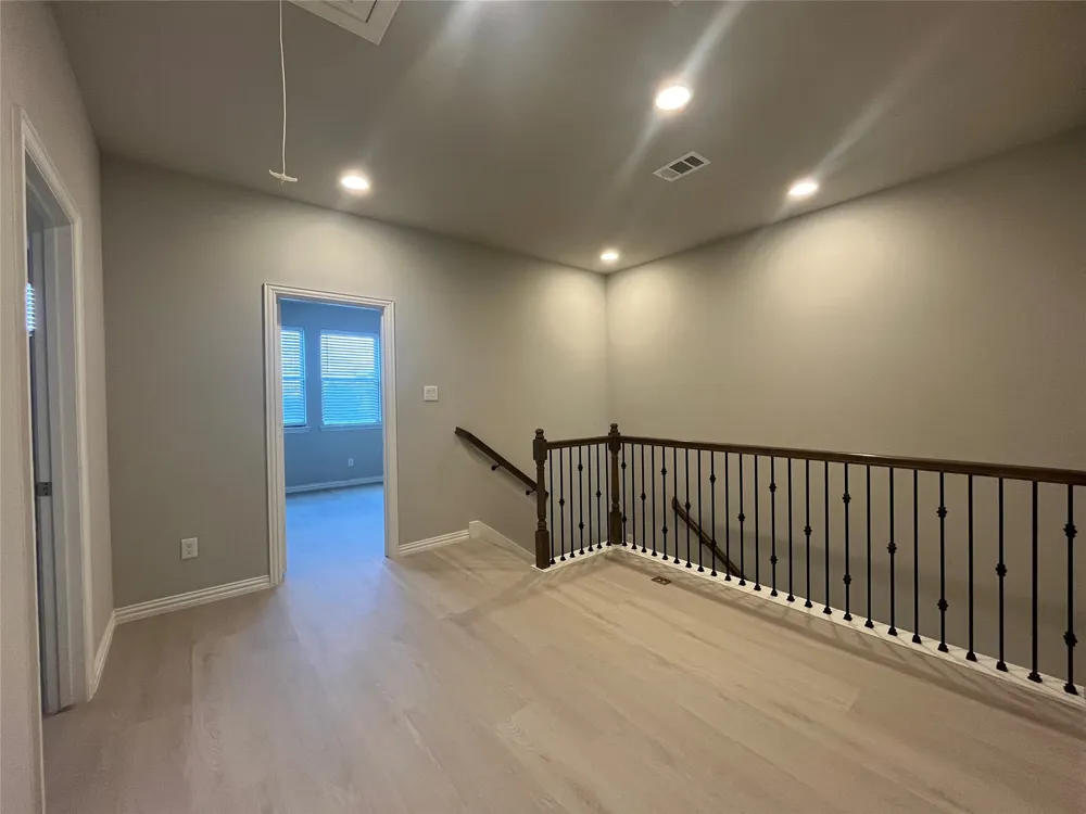 8266 Primrose Way Dallas, TX 75252