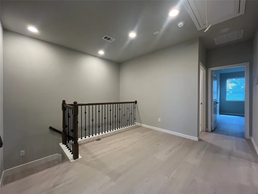 8266 Primrose Way Dallas, TX 75252