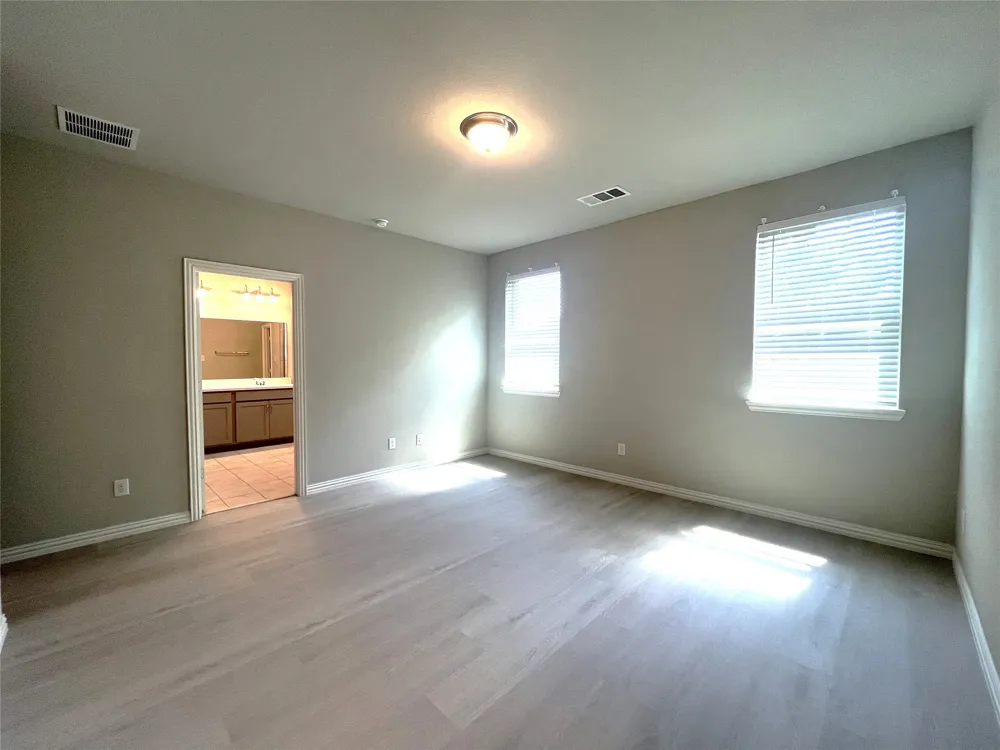 8266 Primrose Way Dallas, TX 75252