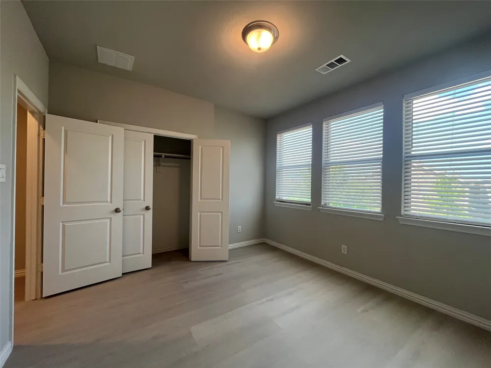 8266 Primrose Way Dallas, TX 75252