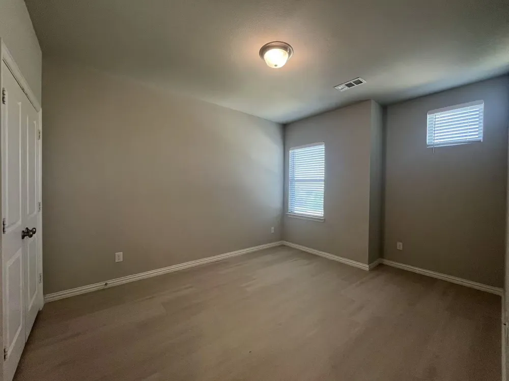 8266 Primrose Way Dallas, TX 75252