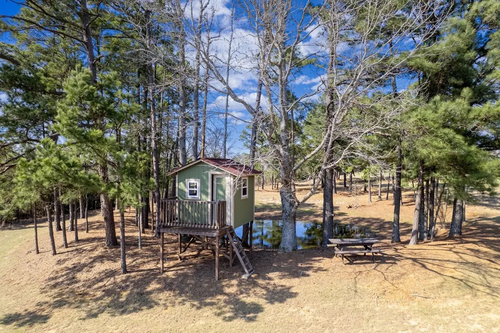 401 An County Road 138 Elkhart, TX 75839