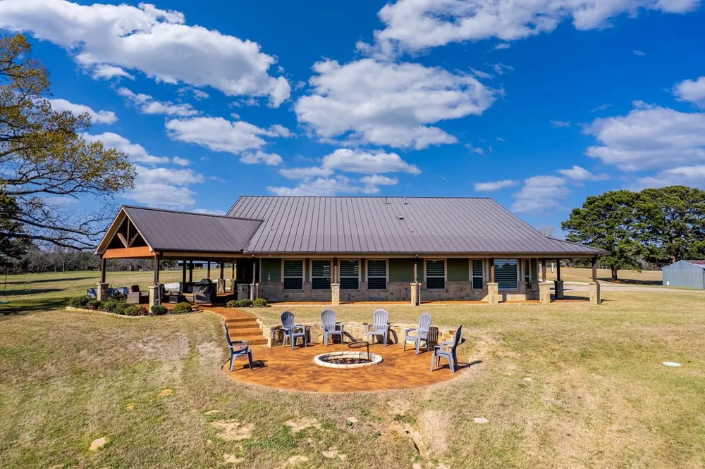 401 An County Road 138 Elkhart, TX 75839
