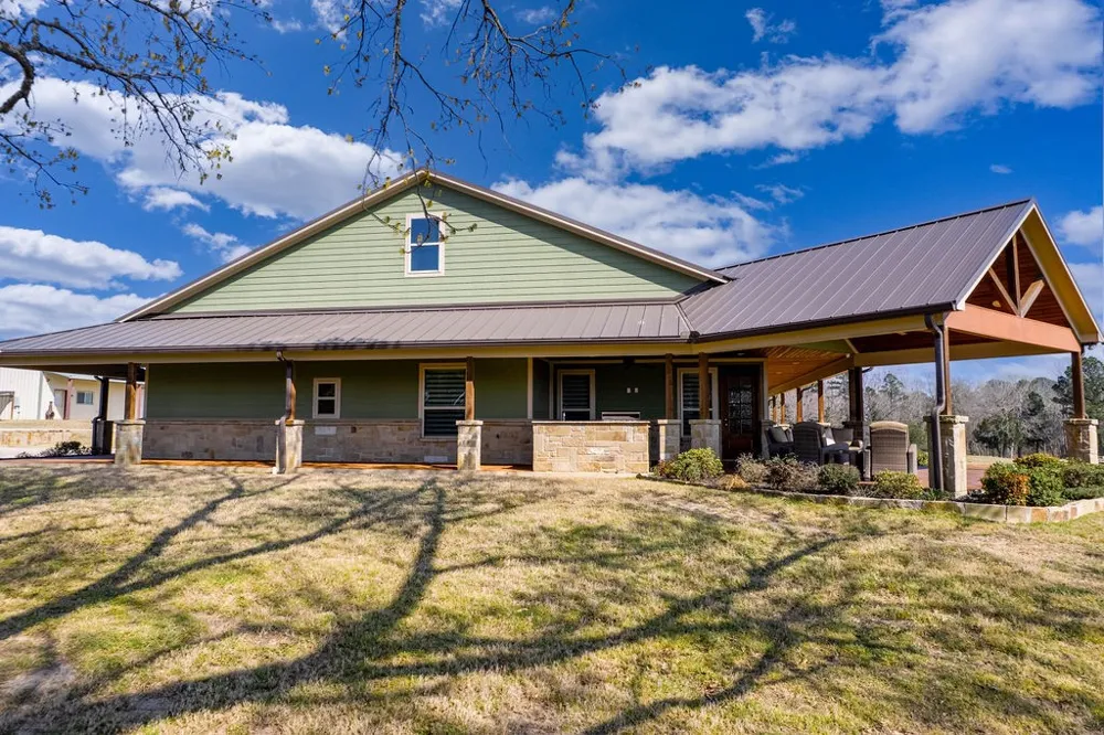 401 An County Road 138 Elkhart, TX 75839