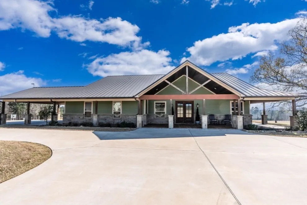 401 An County Road 138 Elkhart, TX 75839