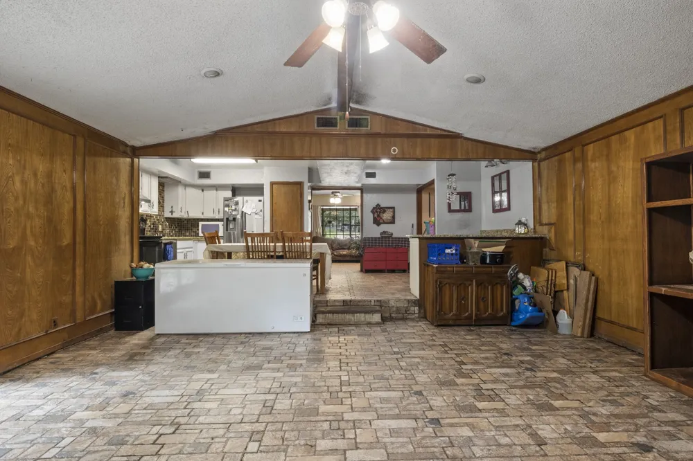 504 E 3rd Mt Pleasant, TX 75455