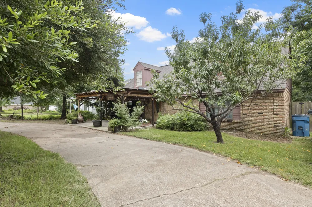 504 E 3rd Mt Pleasant, TX 75455