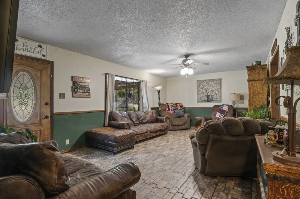 504 E 3rd Mt Pleasant, TX 75455