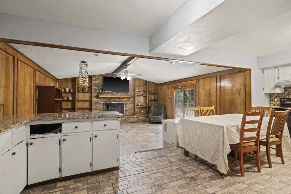 504 E 3rd Mt Pleasant, TX 75455