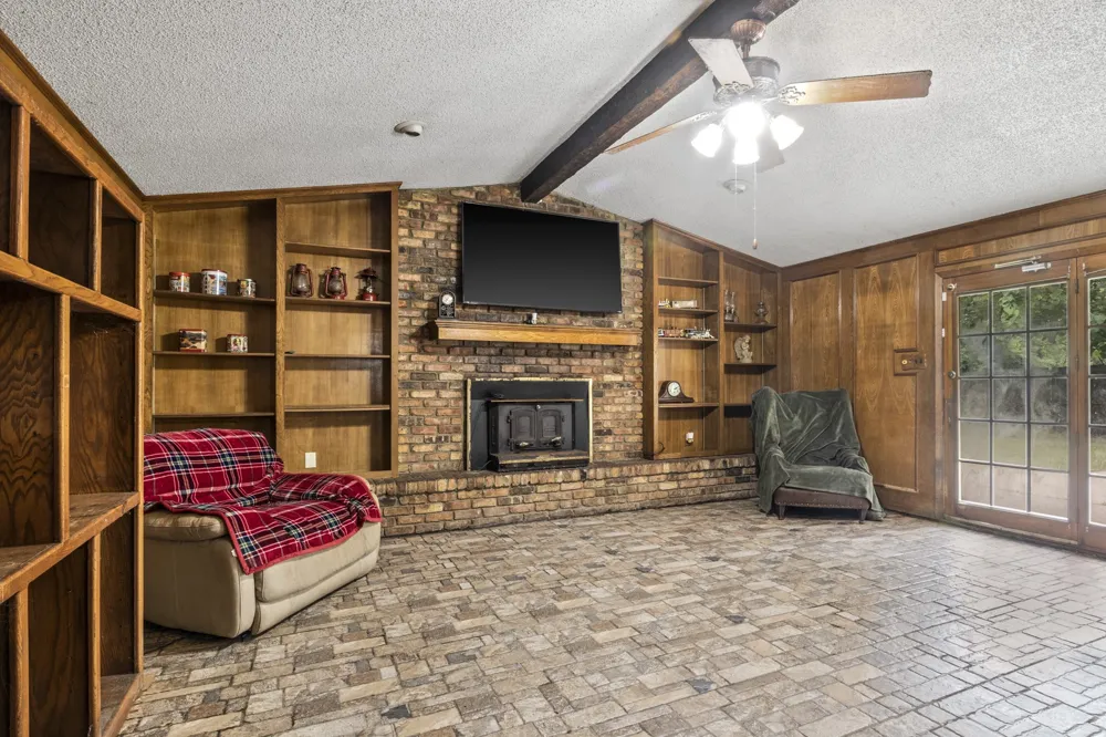 504 E 3rd Mt Pleasant, TX 75455
