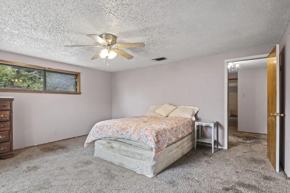 504 E 3rd Mt Pleasant, TX 75455