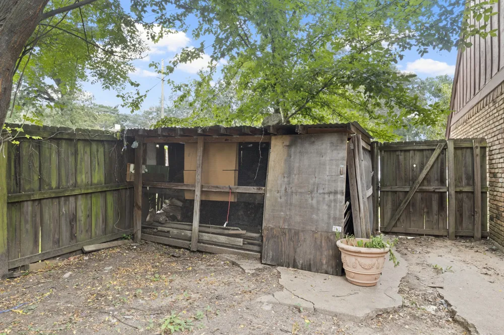 504 E 3rd Mt Pleasant, TX 75455