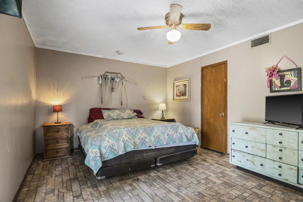 504 E 3rd Mt Pleasant, TX 75455