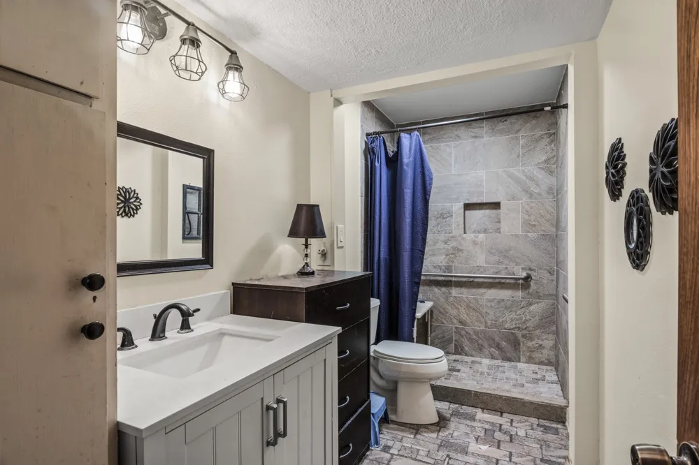 504 E 3rd Mt Pleasant, TX 75455
