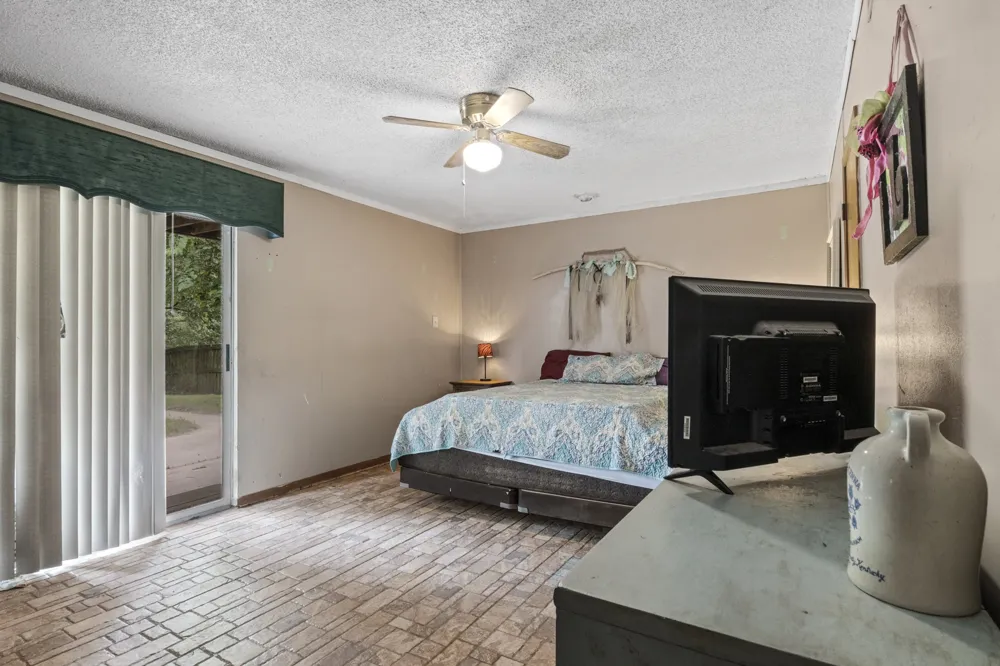 504 E 3rd Mt Pleasant, TX 75455
