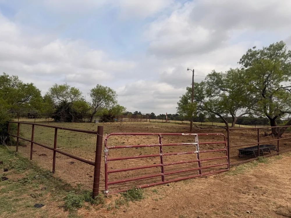 2548 County Road 2690 Alvord, TX 76225