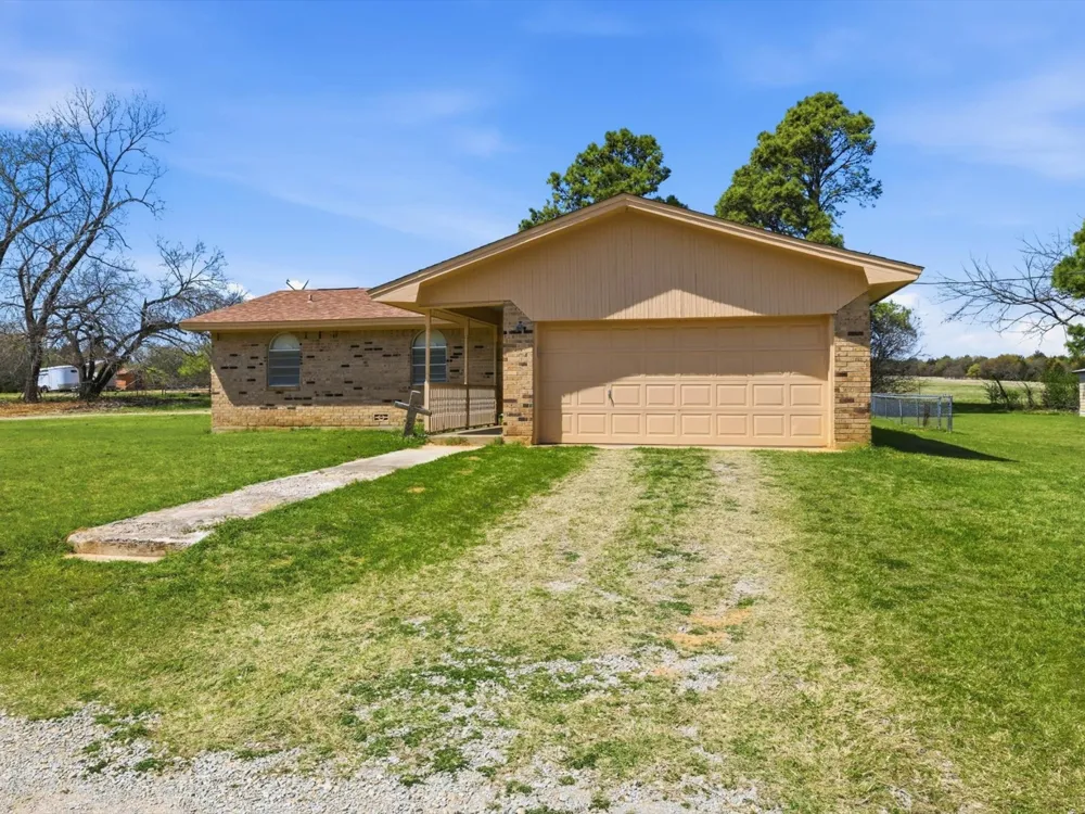 2548 County Road 2690 Alvord, TX 76225