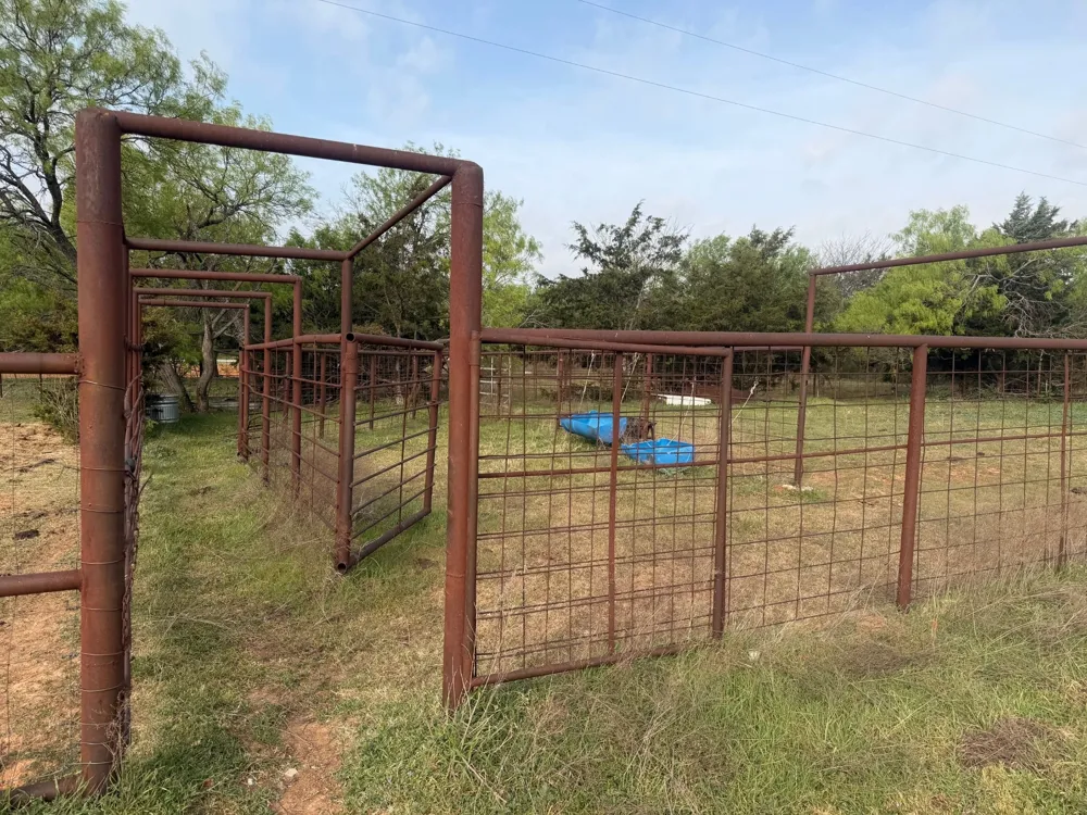 2548 County Road 2690 Alvord, TX 76225