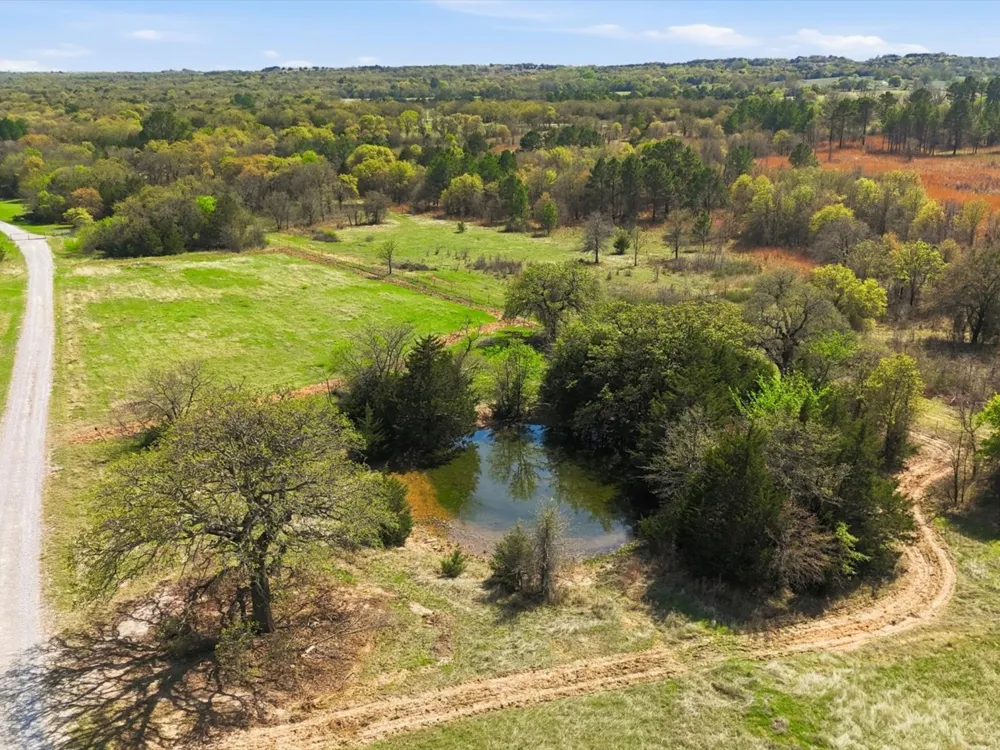 2548 County Road 2690 Alvord, TX 76225