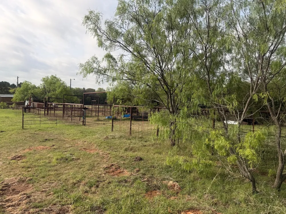 2548 County Road 2690 Alvord, TX 76225