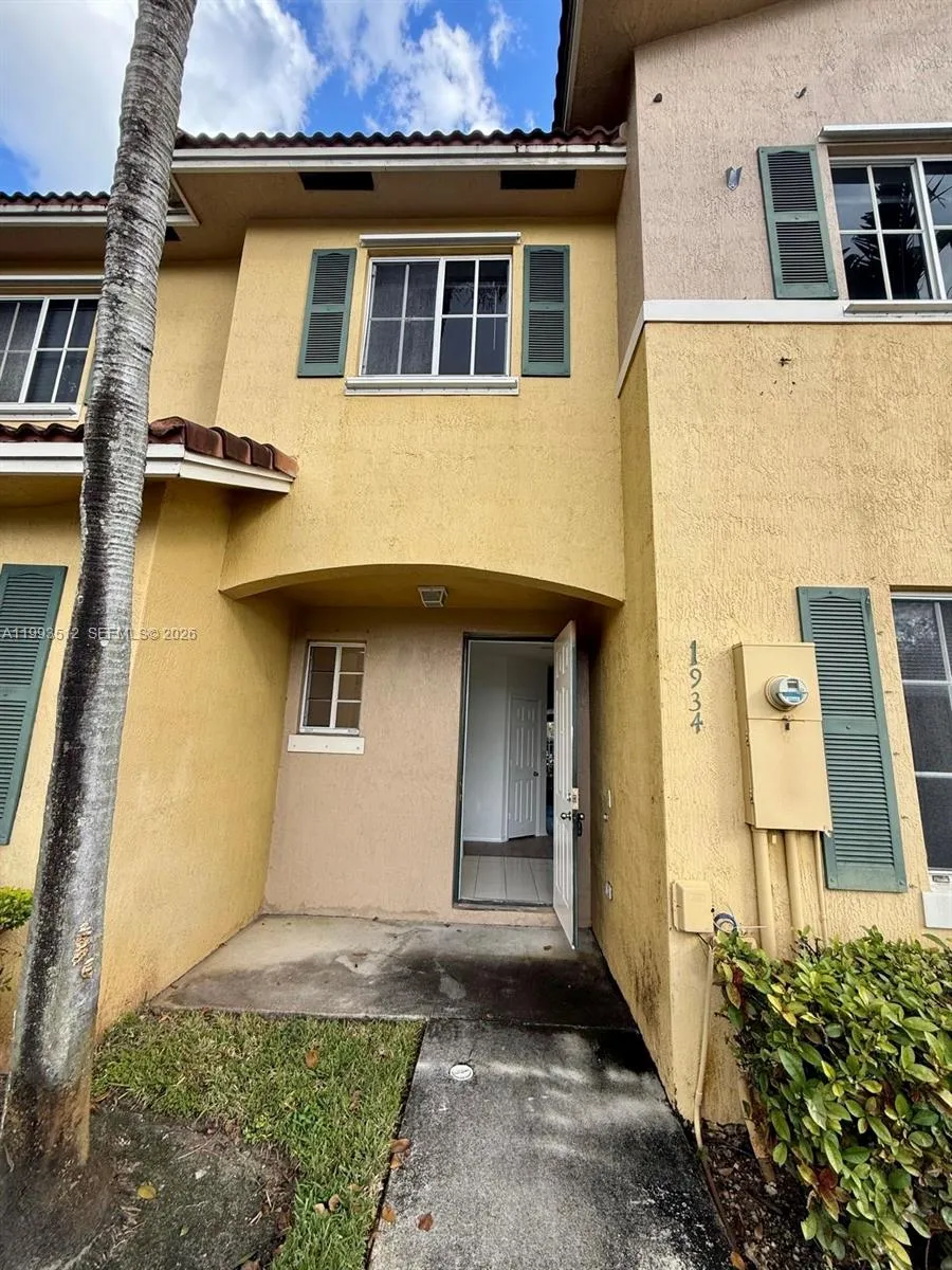 1934 SW 60th Ave North Lauderdale, FL 33068