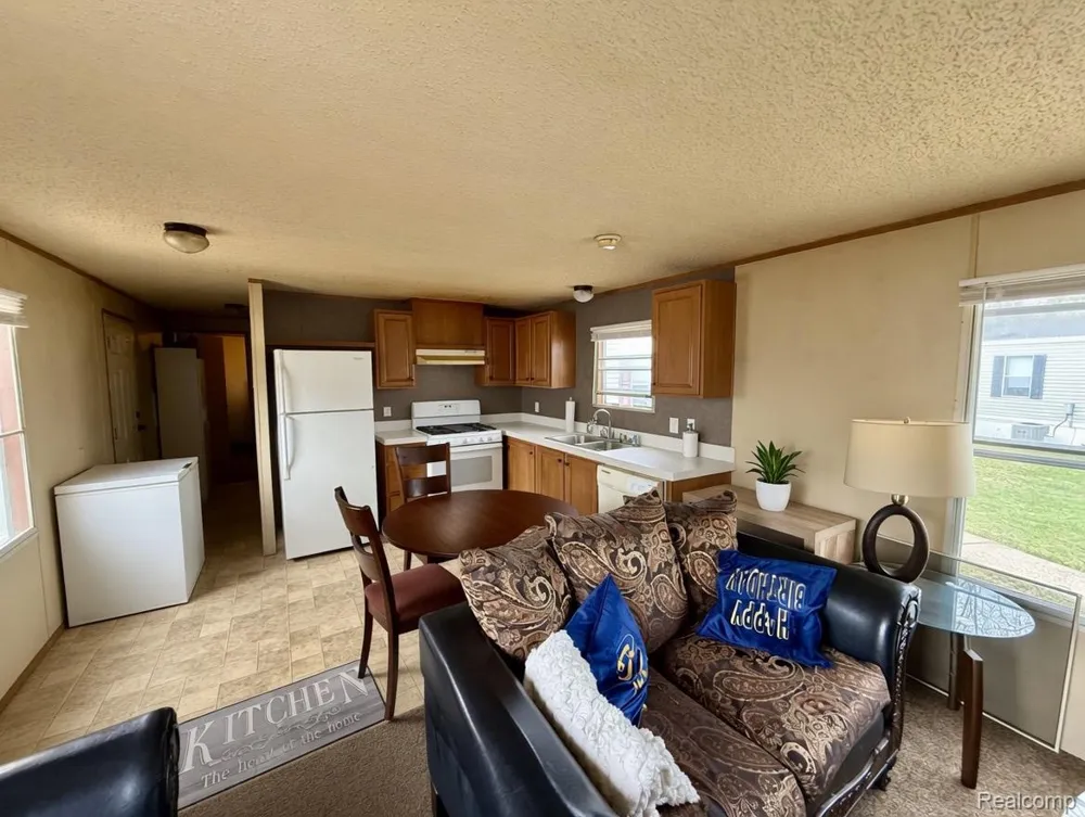 1570 Christine Ter Madison Heights City, MI 48071
