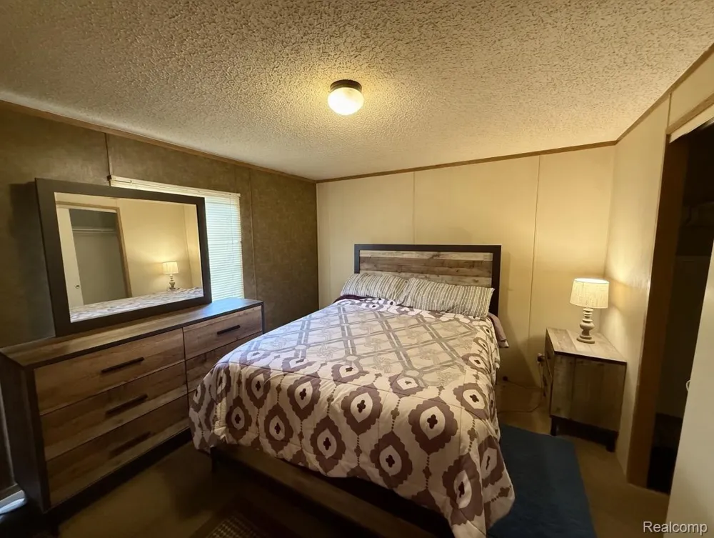 1570 Christine Ter Madison Heights City, MI 48071