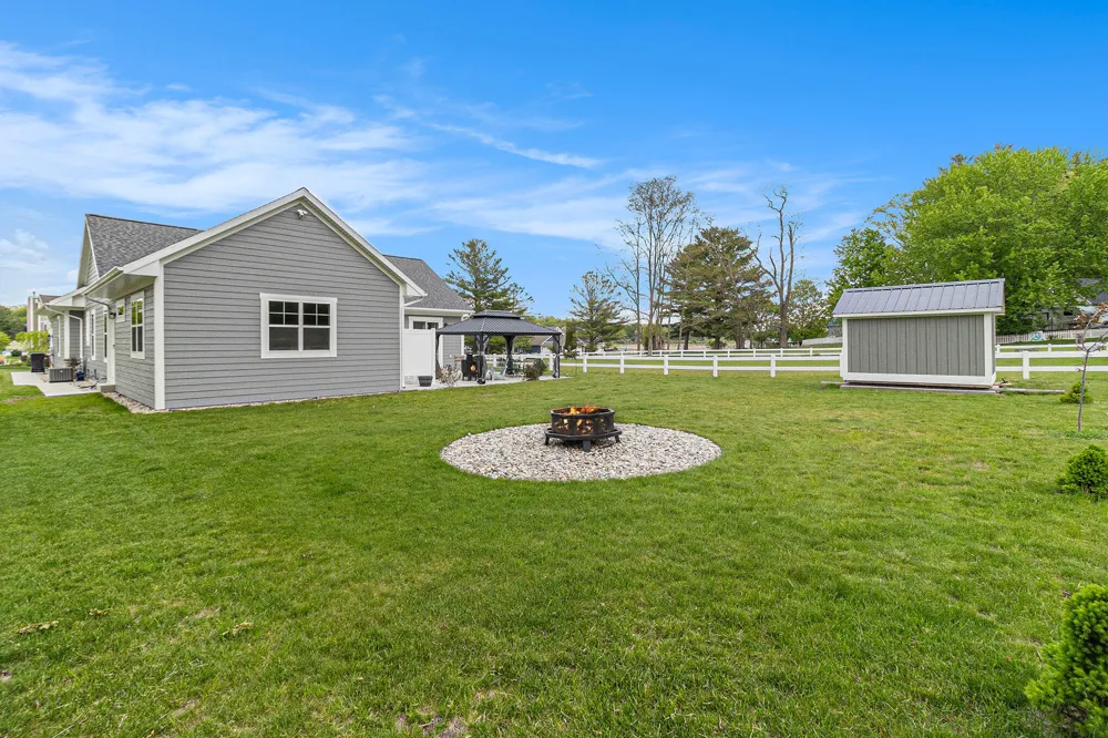 5407 W Sioux Road Pentwater Township, MI 49449