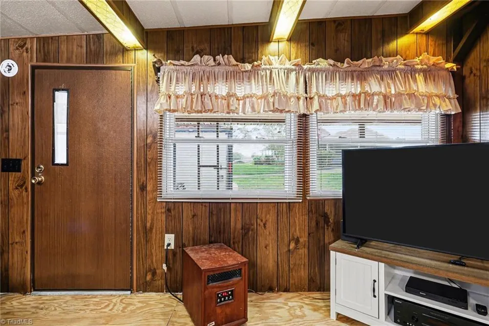1817 Amostown Road Sandy Ridge, NC 27046