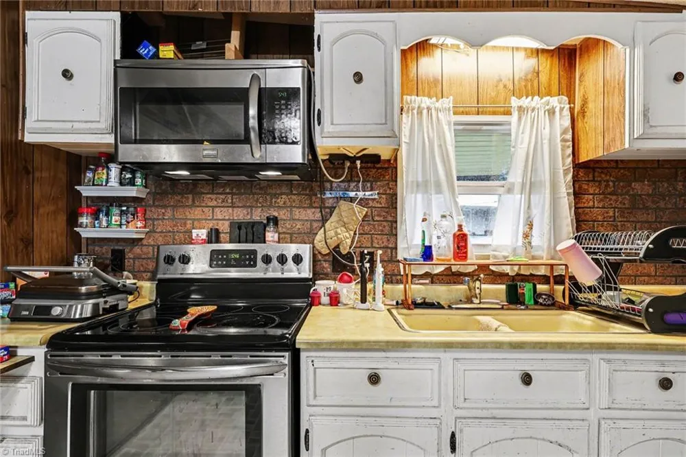 1817 Amostown Road Sandy Ridge, NC 27046
