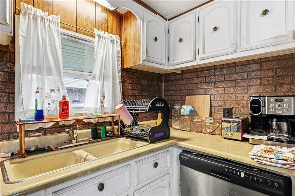 1817 Amostown Road Sandy Ridge, NC 27046