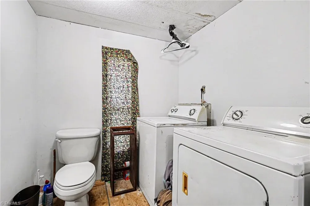 1817 Amostown Road Sandy Ridge, NC 27046