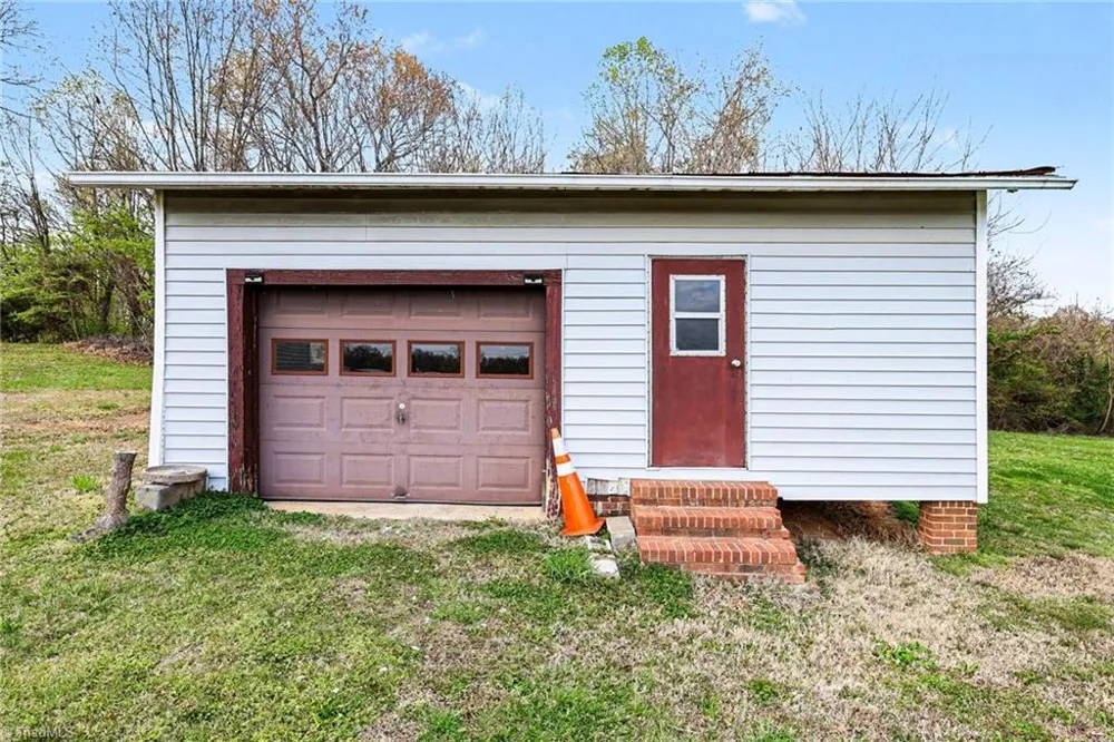 1817 Amostown Road Sandy Ridge, NC 27046