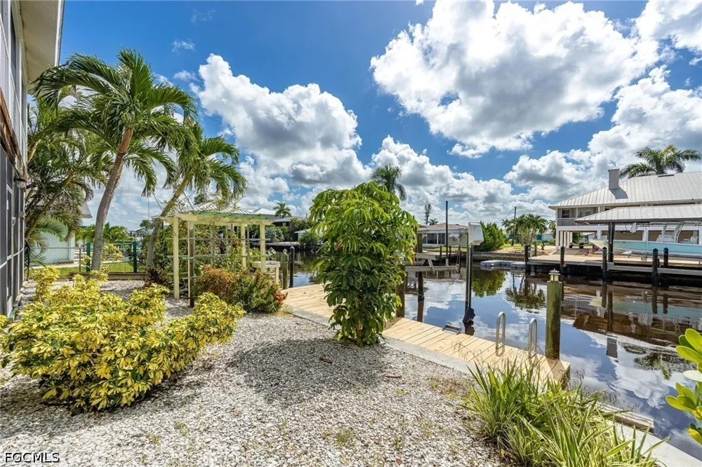 Geary Street Matlacha, FL 33993