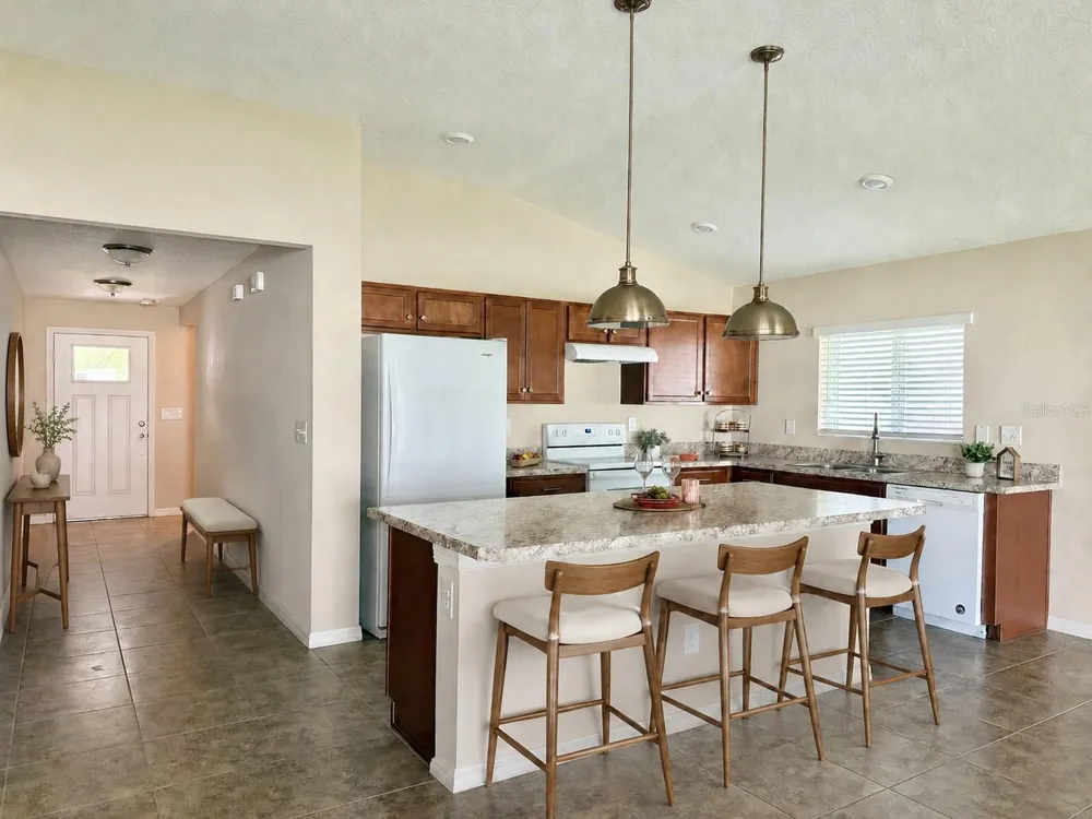 9242 FREEDOM HILL DR Seffner, FL 33584