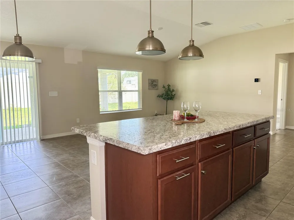 9242 FREEDOM HILL DR Seffner, FL 33584