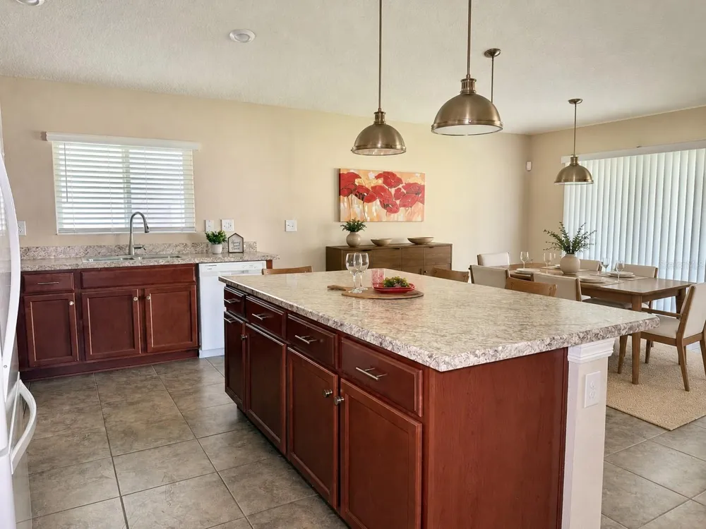 9242 FREEDOM HILL DR Seffner, FL 33584